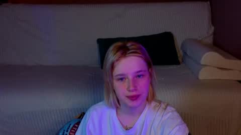 Snapshot of babees_eva chatting on July 19, 4:27 am Sweety Eva online show from July 19, 4:27 am