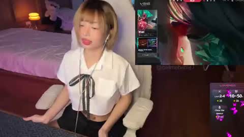 Snapshot of babiej_ chatting on August 7, 9:33 am Jialyn online show from August 7, 9:33 am