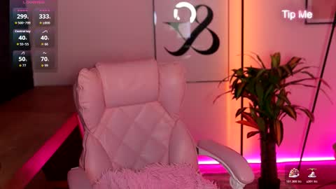 Snapshot of baby___lola chatting on February 9, 7:01 am Baby Lola online show from February 9, 7:01 am