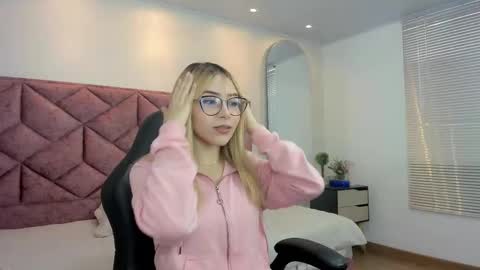 Snapshot of baby__flame chatting on February 22, 1:09 pm Maddie online show from February 22, 1:09 pm