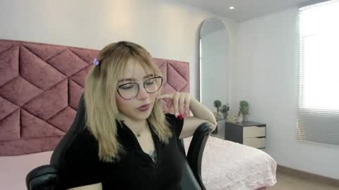 Snapshot of baby__flame chatting on April 7, 7:03 pm Maddie online show from April 7, 7:03 pm