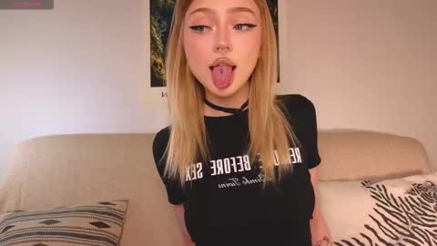 Snapshot of baby_adele chatting on October 23, 6:50 pm bb adele online show from October 23, 6:50 pm