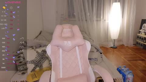 Snapshot of baby_adele chatting on April 8, 6:19 pm bb adele online show from April 8, 6:19 pm