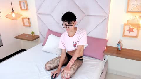 Snapshot of baby_ander chatting on February 8, 11:44 am Ander online show from February 8, 11:44 am