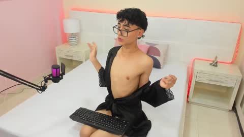 Snapshot of baby_ander chatting on February 16, 10:43 pm Ander online show from February 16, 10:43 pm