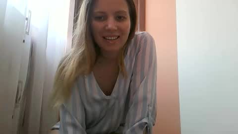 Snapshot of baby_blondee chatting on January 17, 10:42 am Baby Blonde online show from January 17, 10:42 am
