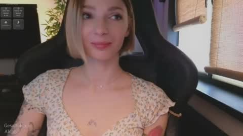 Snapshot of baby_gopn1k chatting on March 27, 5:02 am baby gopn1k online show from March 27, 5:02 am