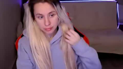 baby_kitte online show from December 6, 4:14 am