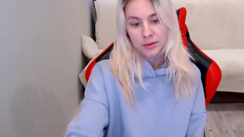 baby_kitte online show from December 9, 6:34 am