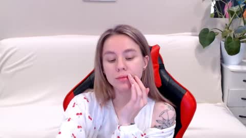 baby_kitte online show from February 19, 8:55 am