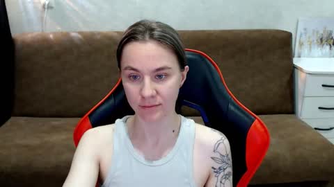 baby_kitte online show from November 18, 3:23 am