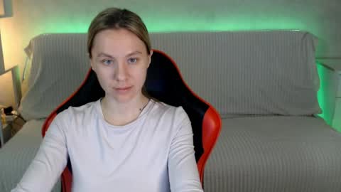 baby_kitte online show from May 6, 3:02 am