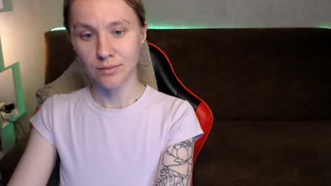 baby_kitte online show from May 11, 4:04 pm