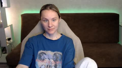 baby_kitte online show from May 12, 4:09 am