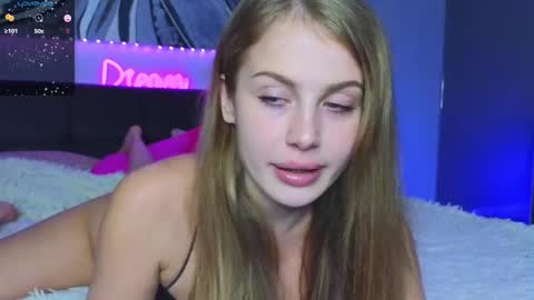 Snapshot of baby_leen chatting on December 3, 3:22 pm Sharleen online show from December 3, 3:22 pm