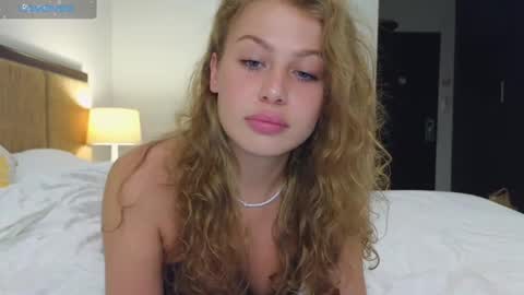 Snapshot of baby_leen chatting on March 5, 3:07 pm Sharleen online show from March 5, 3:07 pm