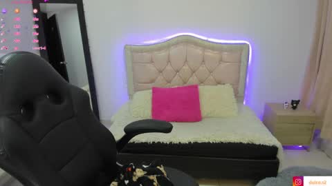 Dulce  Stefa  online show from May 21, 1:34 am