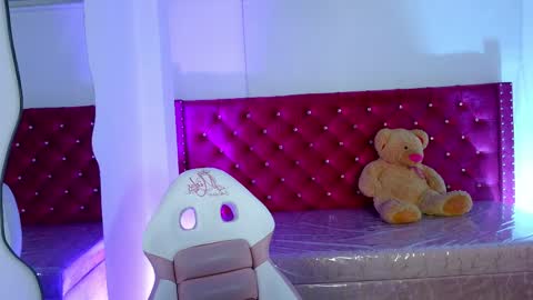 Snapshot of baby_nicols_m chatting on March 25, 11:05 am Nico online show from March 25, 11:05 am