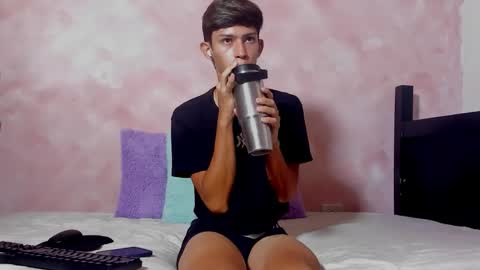 Snapshot of baby_noaht chatting on May 23, 11:47 am baby_noaht online show from May 23, 11:47 am