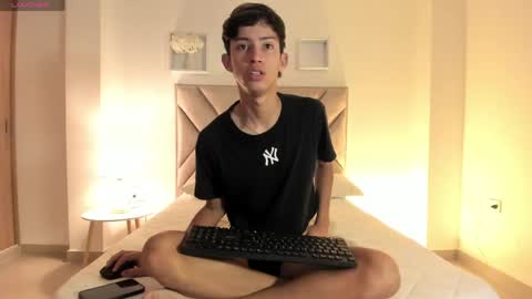 Snapshot of baby_noaht chatting on June 2, 12:51 pm baby_noaht online show from June 2, 12:51 pm