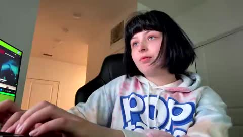 Snapshot of babyblue0194 chatting on October 23, 5:33 pm babybray online show from October 23, 5:33 pm