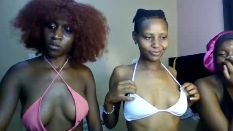 Snapshot of babydoll_230 chatting on March 30, 4:19 pm Babydoll 230 online show from March 30, 4:19 pm