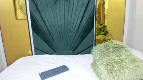 Snapshot of babyemily18_ chatting on April 22, 10:17 am Emily online show from April 22, 10:17 am