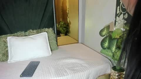 Snapshot of babyemily18_ chatting on May 24, 10:20 am Emily online show from May 24, 10:20 am
