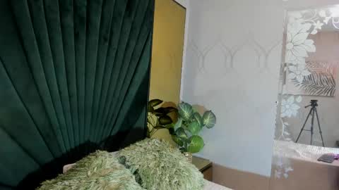 Snapshot of babyemily18_ chatting on May 27, 10:12 am Emily online show from May 27, 10:12 am