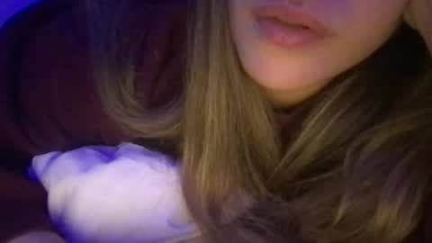 Snapshot of babyhoney333 chatting on January 9, 4:59 am babyhoney333 online show from January 9, 4:59 am