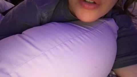Snapshot of babyhoney333 chatting on April 26, 11:13 pm babyhoney333 online show from April 26, 11:13 pm