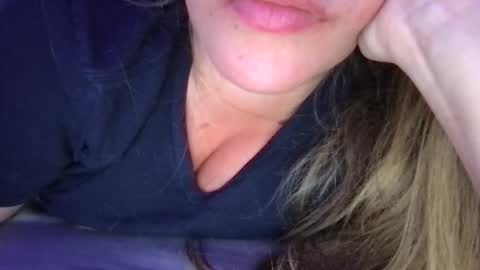 Snapshot of babyhoney333 chatting on April 29, 9:43 pm babyhoney333 online show from April 29, 9:43 pm