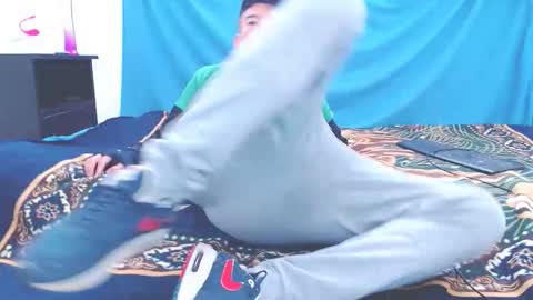 Snapshot of babyjhony chatting on January 19, 1:37 pm Jhony Naughty Skater online show from January 19, 1:37 pm