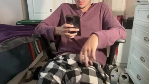 Snapshot of babykinks69 chatting on March 19, 12:14 am babykinks69 online show from March 19, 12:14 am