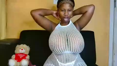 Snapshot of babyluciax chatting on April 13, 4:40 am babyluciax online show from April 13, 4:40 am