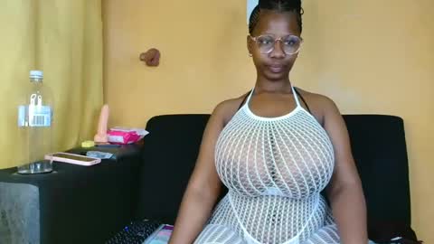 Snapshot of babyluciax chatting on June 24, 6:12 am babyluciax online show from June 24, 6:12 am