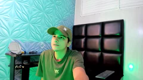 bad_boy_21_ online show from February 22, 4:02 am