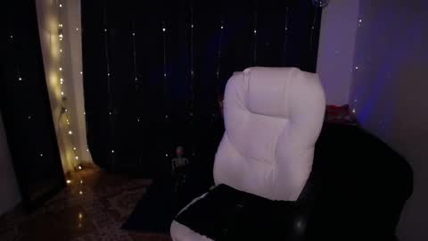 Snapshot of bad_scarlett1 chatting on February 18, 11:08 pm Scarlett online show from February 18, 11:08 pm