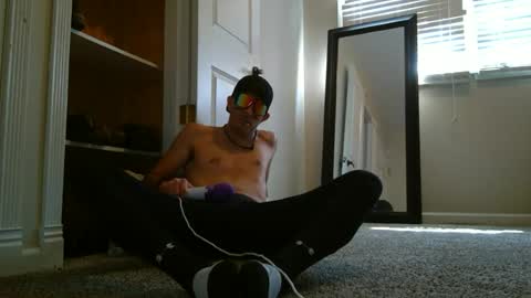 badassguy884159 online show from July 19, 3:16 pm