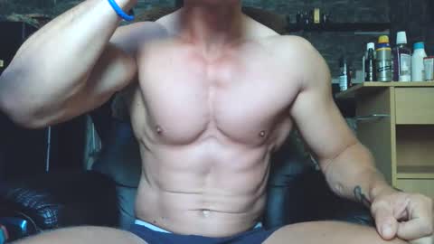 Snapshot of badboy951337 chatting on May 19, 6:31 am Badboy95 online show from May 19, 6:31 am