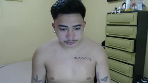 Snapshot of badboy_hanns chatting on December 9, 7:39 am HANNS online show from December 9, 7:39 am