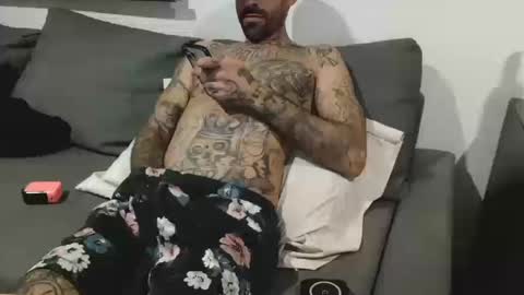 BadCouple  online show from October 18, 1:52 am