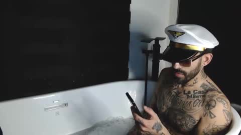 BadCouple  online show from February 12, 12:27 am