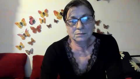 Snapshot of badgg chatting on February 1, 4:00 pm Gina online show from February 1, 4:00 pm