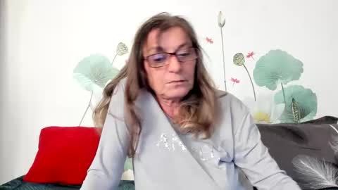 Snapshot of badgg chatting on September 18, 1:02 pm Gina online show from September 18, 1:02 pm