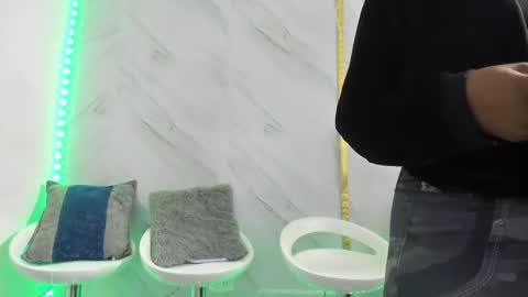 Snapshot of badgirls_000 chatting on January 28, 11:06 am candy and dayan online show from January 28, 11:06 am