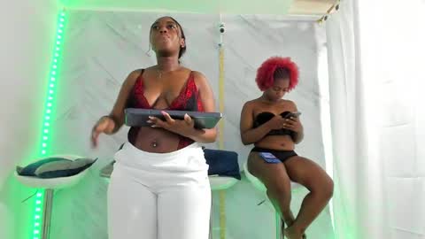 Snapshot of badgirls_000 chatting on February 4, 11:16 am candy and dayan online show from February 4, 11:16 am