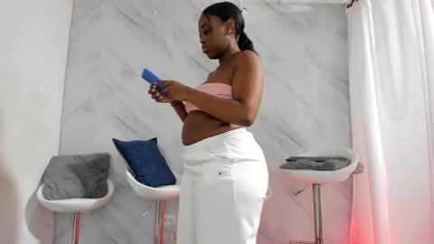 Snapshot of badgirls_000 chatting on February 5, 11:02 am candy and dayan online show from February 5, 11:02 am