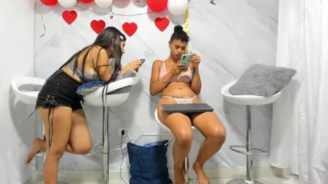 Snapshot of badgirls_000 chatting on February 19, 1:08 am candy and dayan online show from February 19, 1:08 am