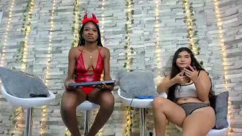 Snapshot of badgirls_000 chatting on March 4, 9:54 pm candy and dayan online show from March 4, 9:54 pm